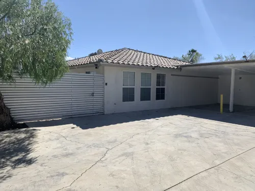 Breezy-2BR-Gated Unit w Kitchenette - Holiday Apartments