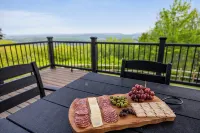 Unreal Mountain Views w/ Hot Tub Near Charming Jim Thorpe & Blue Mountain Skiing