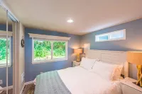 Rainforest Tiny Home Retreat: Coastal - balcony