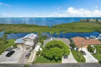 Oasis on the Gulf, screened pool, sunset, kayaks!
