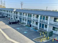 Royale Inn Motel - Parking