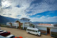 La Montana by Tgi - parking