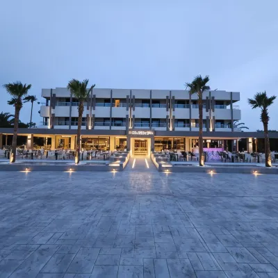 Cosmopolitan Hotel Hotels near Lambi Beach