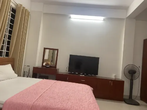 Phong don co cua so thoang mat khep kin + Thang may - B&Bs (Bed and breakfast)