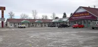 Centre Suite Inns Motel - parking