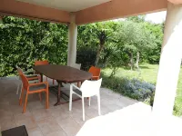 Upscale villa near UZES, private swimming pool, enclosed grounds, Wifi. - 3 étoiles