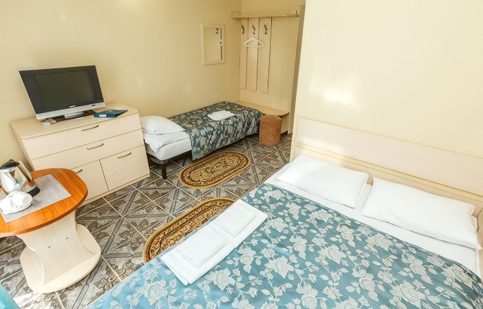 Ev Roshel Hotel