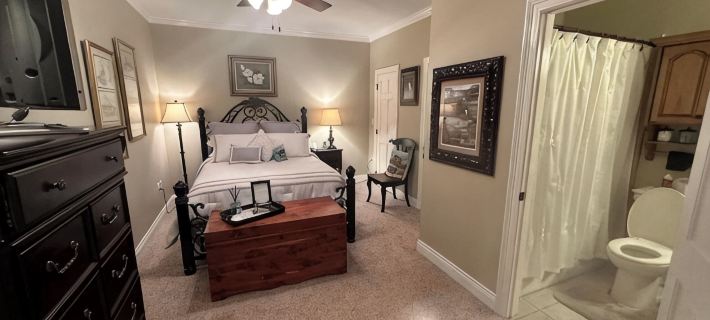 Downtown Front Street 2-bedroom townhome with balcony views Hotels in Natchitoches