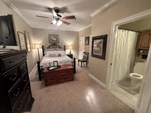 Downtown Front Street 2-bedroom townhome with balcony views