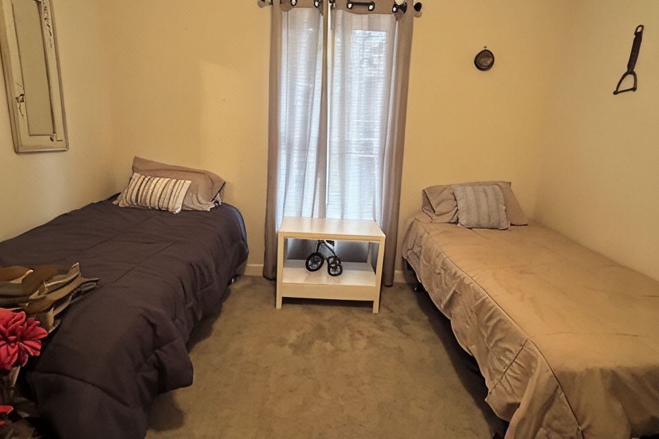 Photo 4 of 6