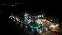 Hotel and Luxury Apartment by Trips - 3-Star