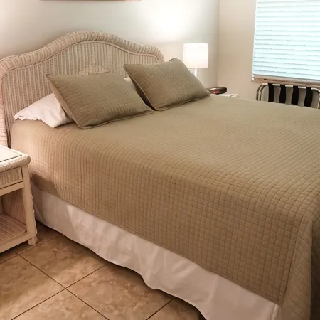 Keys Kottage: Bayside Villa W/ Free Onsite Boat Ramp Marina & Trailer Parking.