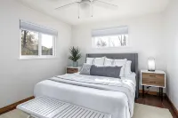Newly renovated 2-bedroom cottage by the lake - 3-Star