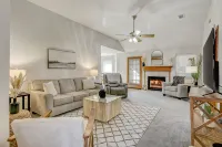 Beautiful Home with Amazing Back Patio.  3Br / 2BTH - Sleeps 8.