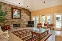 Cozy Ground Floor Near Beach & Downtown w/ Parking & Heated Pool•Pet Friendly - 3 stjerner