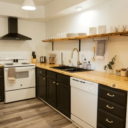 "Morning View 4” Cozy Modern Stay - College/Hiking