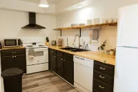 "Morning View 4” Cozy Modern Stay - College/Hiking