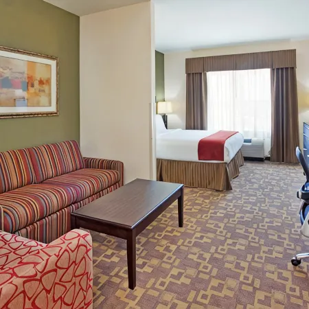 Holiday Inn Express & Suites TOPEKA NORTH by IHG