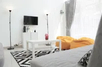 Yellow House Bandung - Villas