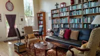 The Library Suite with over 3000 books707) 786-7014 - Wifi