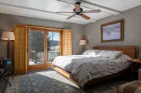 Ski Chalet with Pool, Hot Tub, Sauna, Pizza Oven, 2 Fireplaces & Outdoor Firepit - balcony