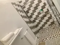Renovated Peaceful Luxury Walk to Mall Park Publix - 4-Star