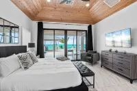 Blessing on the Bay - Brand New 4 bedroom Luxury Beachfront house - piscina