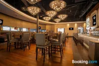 Sandman Signature Vancouver Airport Hotel & Resort - Boutique