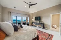 Lake Travis Chic with MILES of views and Awesome amenities - Private Pools