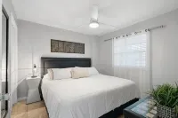 SPECTACULAR  OCEAN VIEWS FROM THIS MODERN BEACH CONDO - Wifi