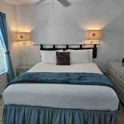 Beautiful Ocean View 3 Bedroom Condo on the Beach Rooms
