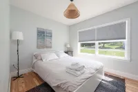 A Beautiful Waterfront 2BDR Home in Protected and Picturesque, Herring Cove NS. - Bungalows