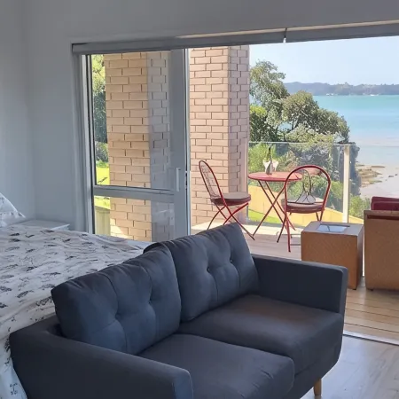 Absolute beachfront "Waimiro" Paihia
