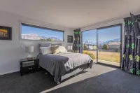 Modern Family  Holiday home with sensational views peaceful paradise (sleeps 11) - Gym