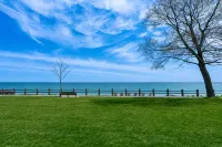 Lakeside Modern House 4BR - Steps to the lake