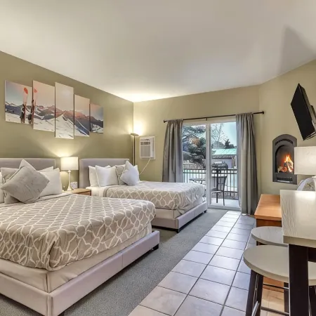 Amazing! Close to Everything! Immaculate FREE Shuttle HotTub Pool Trails!