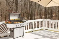 Stunning Poconos Villa - Hot Tub, Pool, Game Room, Firepit, BBQ & more. - Villas