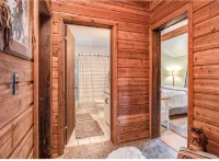 Cabin near Flathead Lake is walking distance to food, shopping and lake view. - Wi-Fi