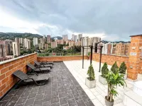 Lux Penthouse: By Medellín, Great Dining, Nightlife, Fast Wifi & Self Check-in - 3-Star