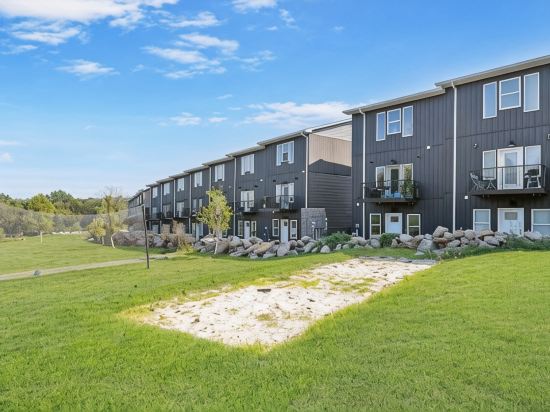 3 Beds + Safe & Quiet! 10toAirport & 15toDowntown!