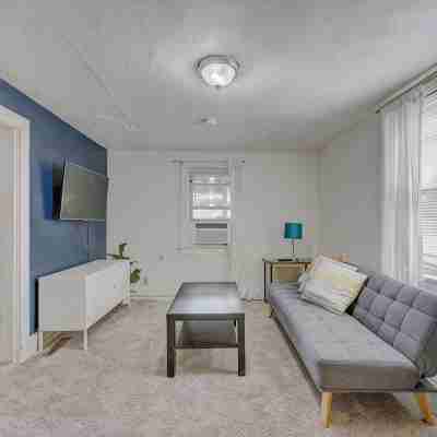 Milwaukee 1BR Bungalow with free parking Others