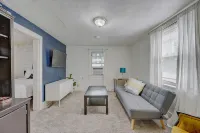 Milwaukee 1BR Bungalow with free parking