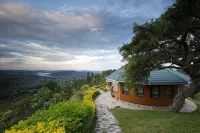Top of the World Lodges Fort Portal - Parkering