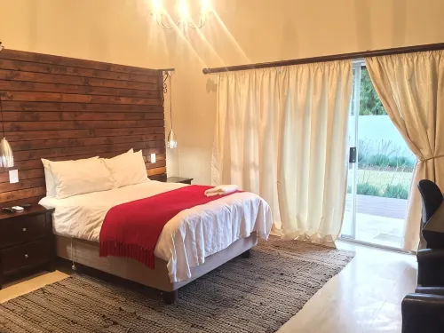 Tranquil House Bed and Breakfast - parking