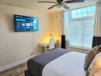 Lake Condo , Cozy and Modern 1 Bedroom 1 Bath. - 3-Star