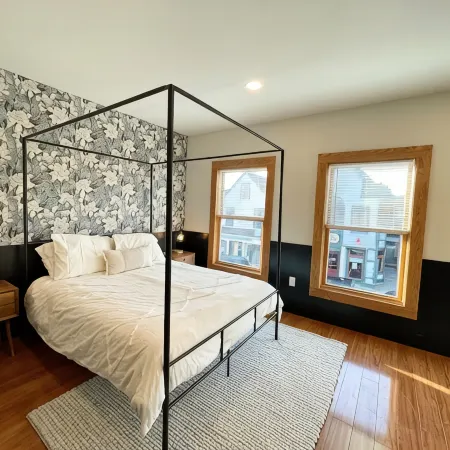 Cottage Street Downtown New Apartment