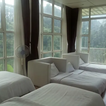 Bukit Cikahuripan Resort