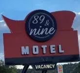 89 & Nine 汽車旅館