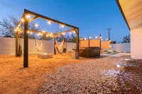 GAME ROOM! Hot Tub+Stock Tank Pool+Fire pit - Balkoner