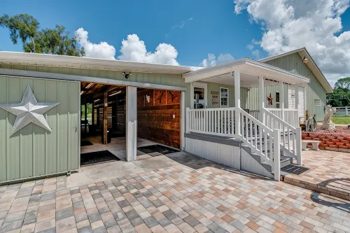 Green Acres Barn Apartment...sleeps 2 comfortably but will sleep 4. - Apartments